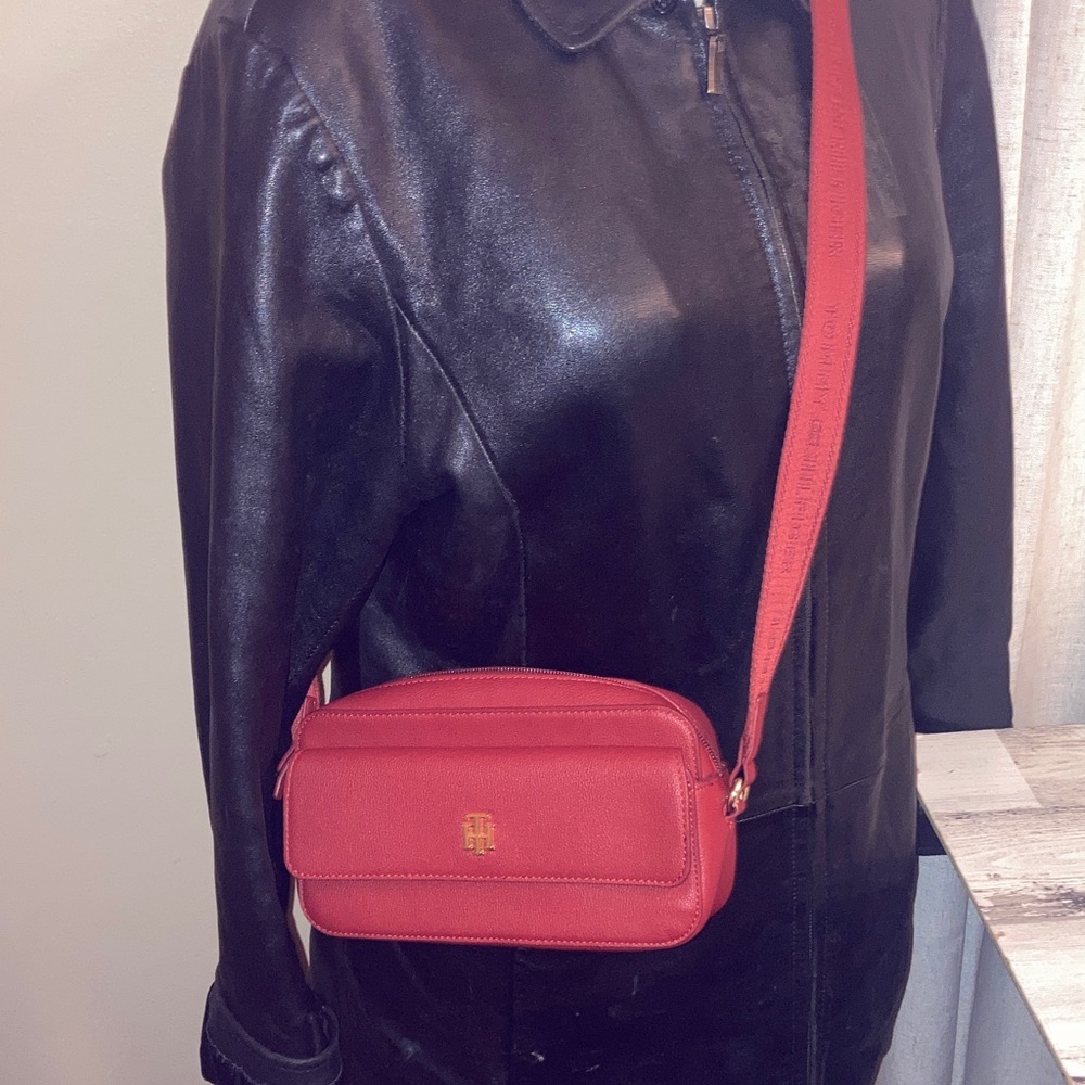 NWOT Tommy Hilfiger Elegant Red Crossbody Bag - Picture 8 of 16
